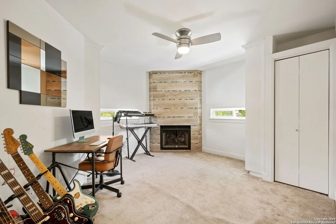 Photo of 3467 River Way