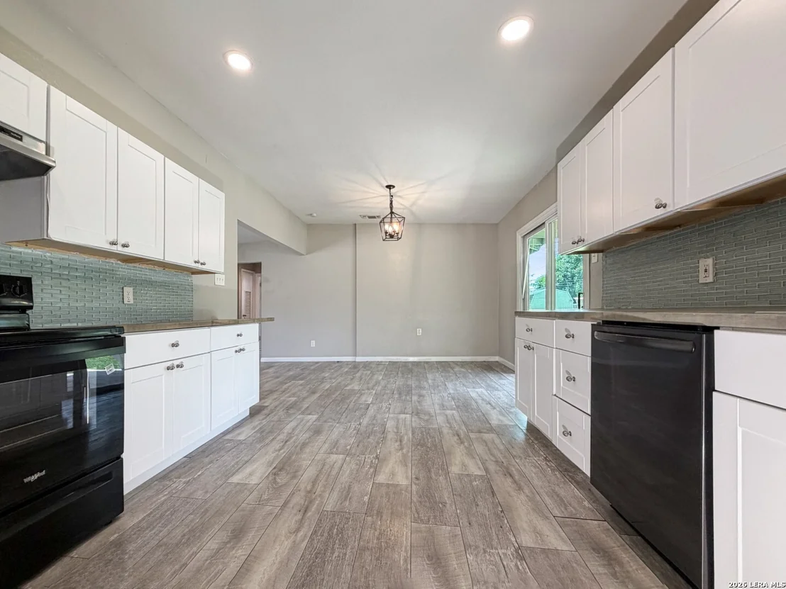 Photo of 209 SCOTT AVE
