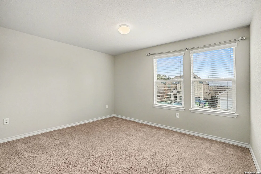 Photo of 8807 White Crown
