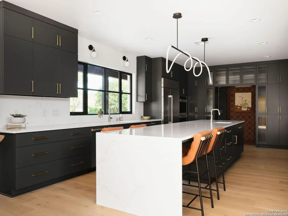 Photo of 353 Lakeview Blvd