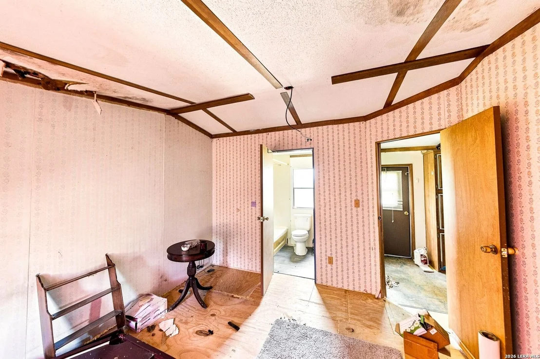 Photo of 990 Hillcrest Trl