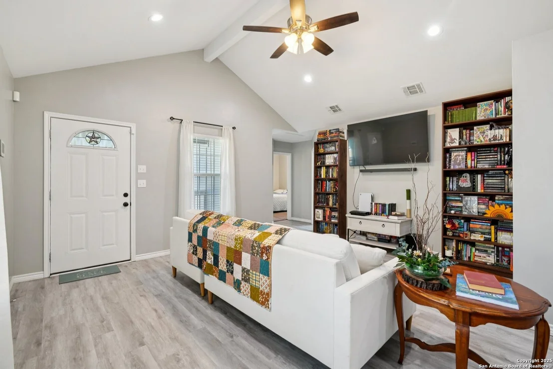 Photo of 636 Skyline Dr