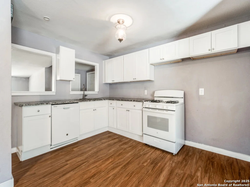 Photo of 615 Edgebrook
