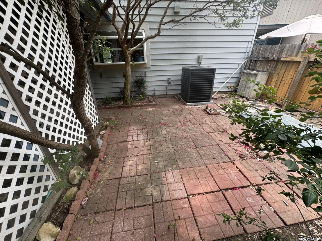 Photo of 7702 Chatsworth