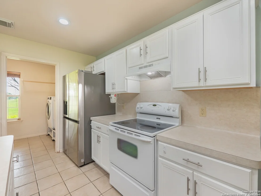 Photo of 658 Lakeview Dr