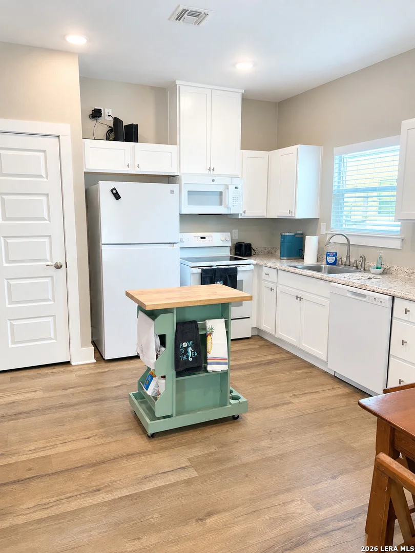 Photo of 137 OASIS CIR