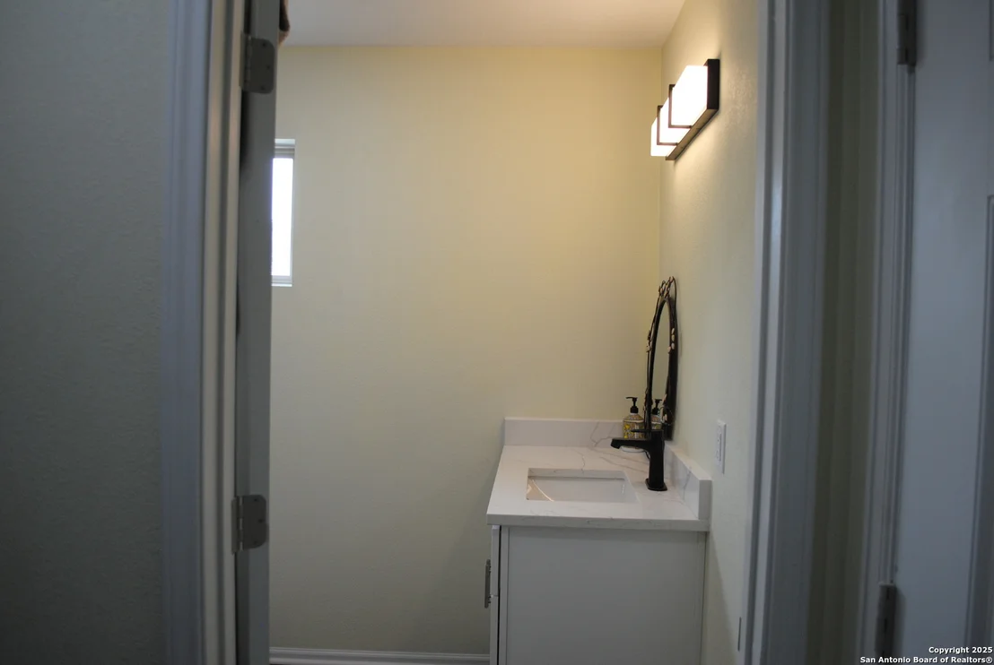 Photo of 4337 Throne