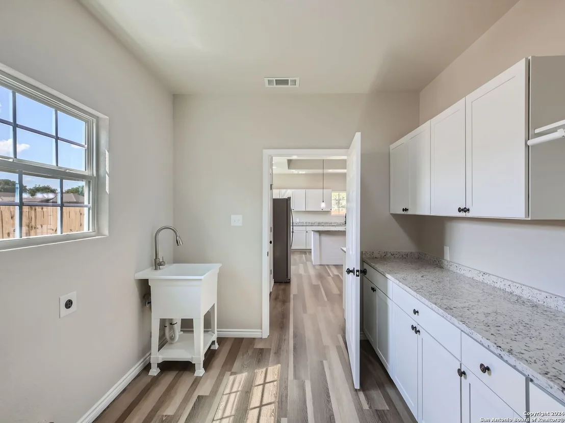 Photo of 8501 UTOPIA BLVD