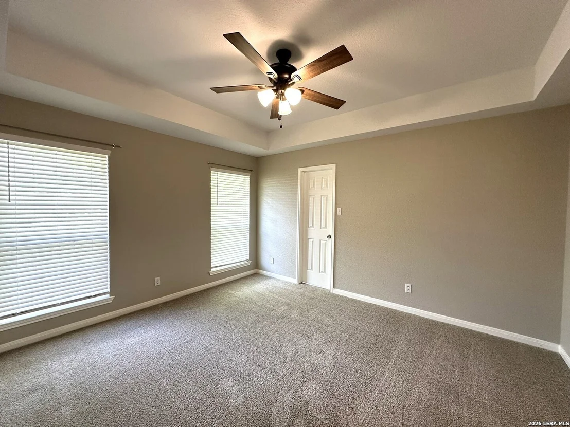 Photo of 909 QUEENS DR