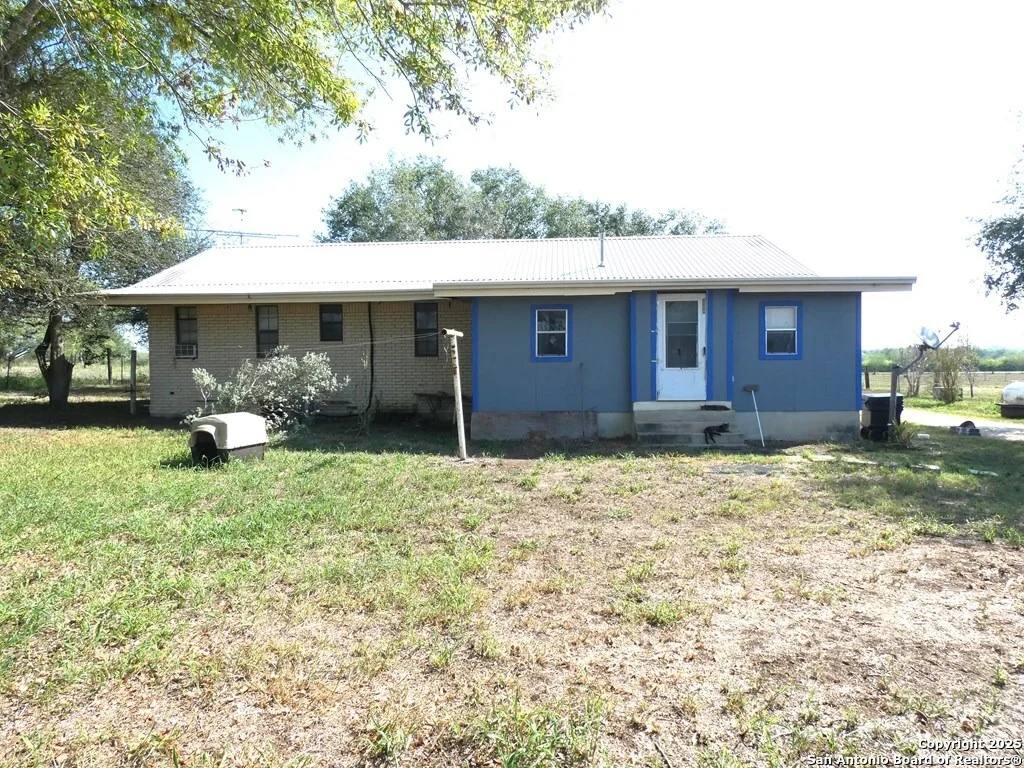 Photo of 227 Deaf Smith Rd
