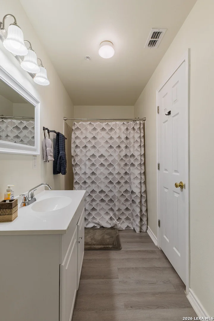 Photo of Unit UNIT23 at 391 Riverside
