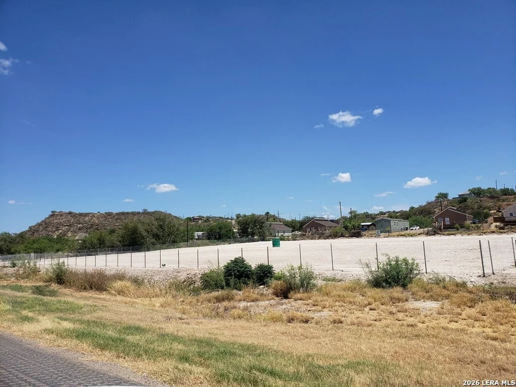 Photo of Unit 2 at 1157 STATE LOOP 480