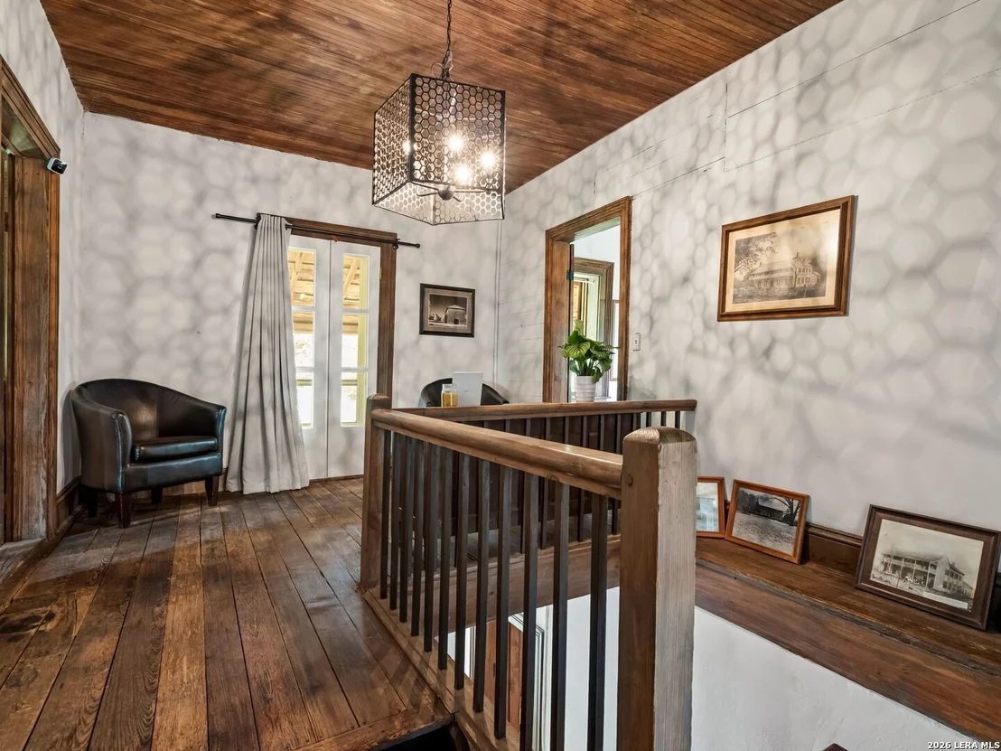 Photo of 426 RANCH ROAD 962 E