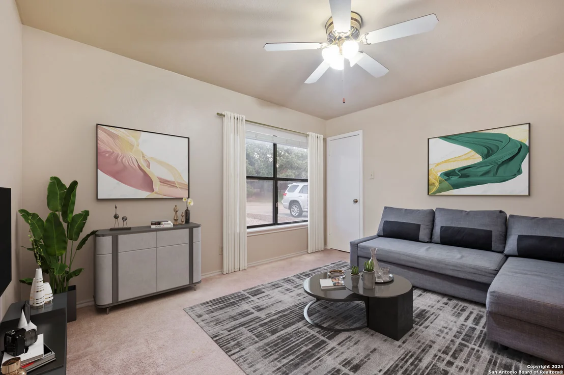 Photo of 7423 LEGEND POINT DR