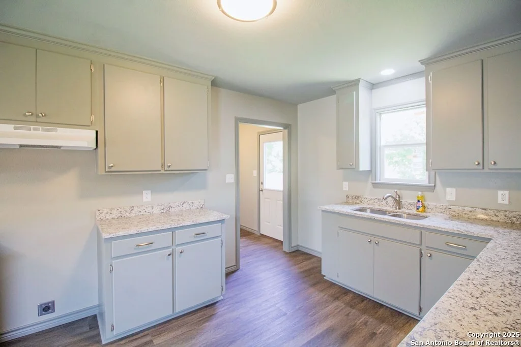 Photo of 806 W Powell