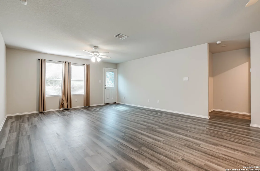 Photo of 10214 Robbins Bluff