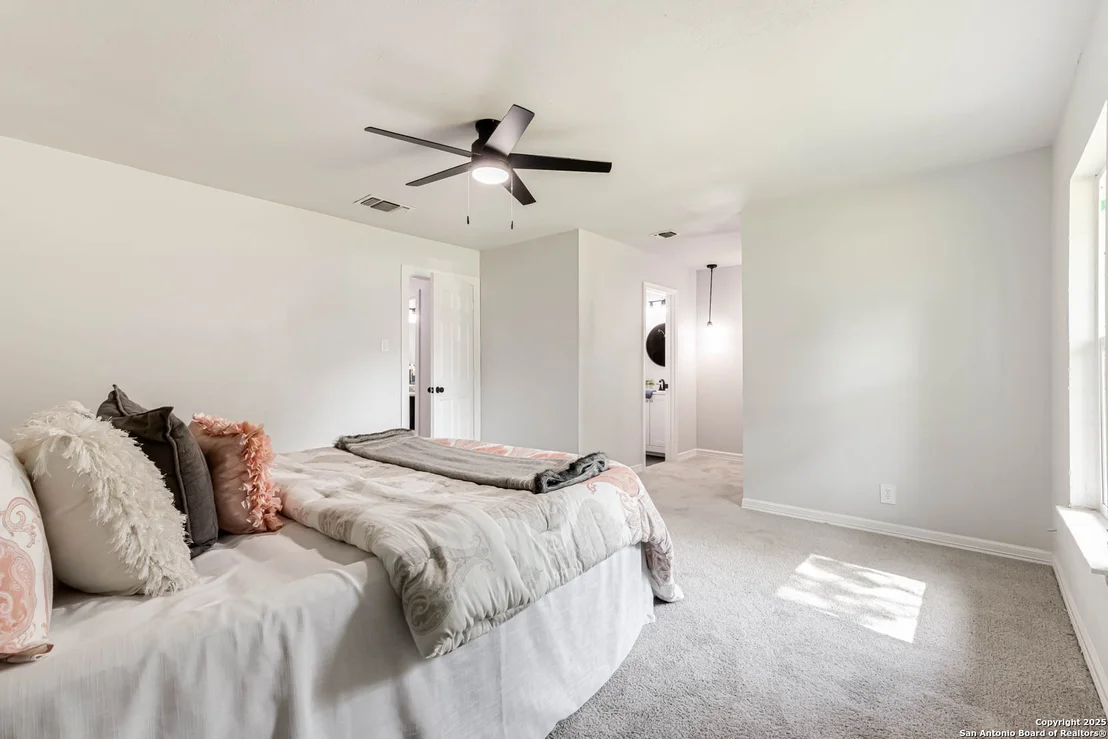 Photo of 6135 ROYAL PT