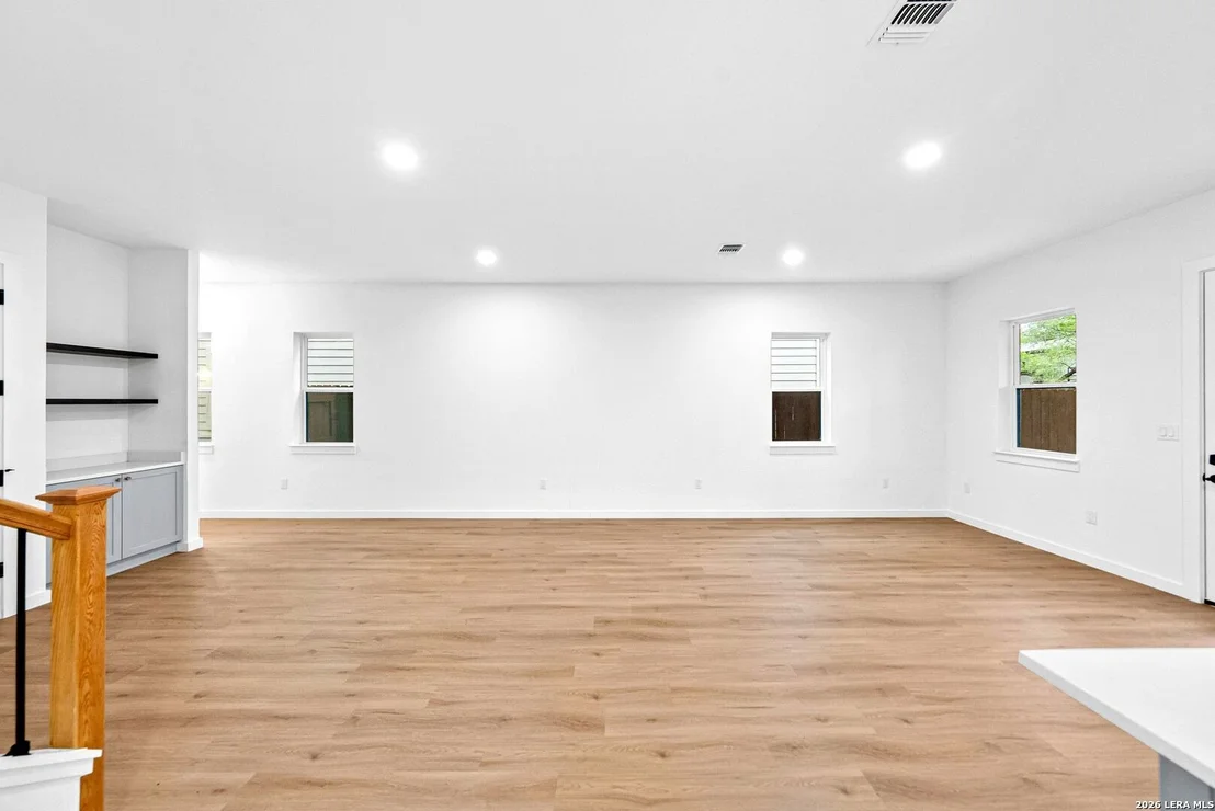 Photo of 110 San Antonio Blvd