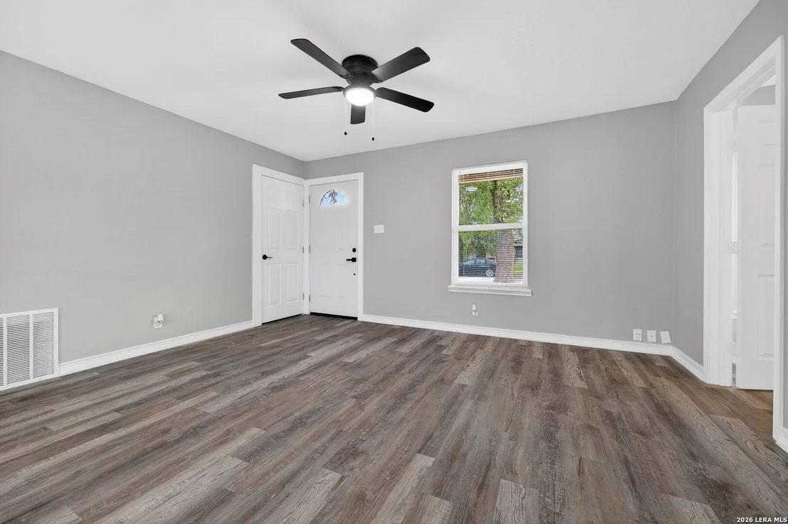 Photo of 5871 Castle Lk