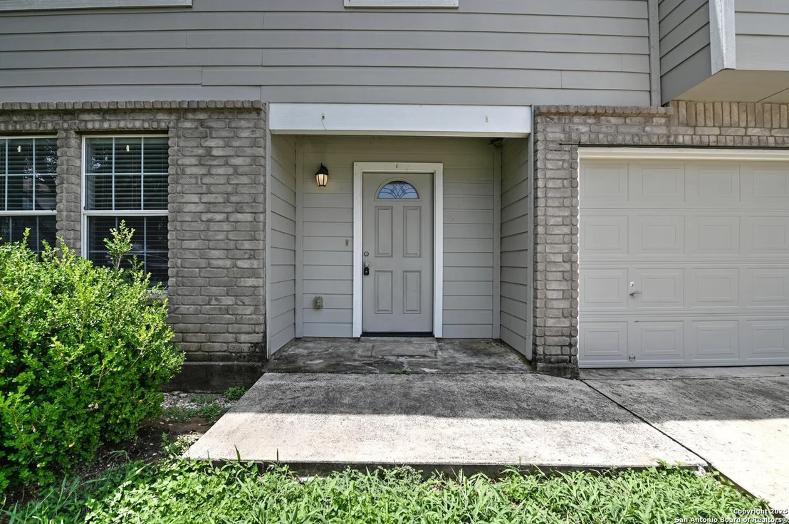Photo of 245 gatewood