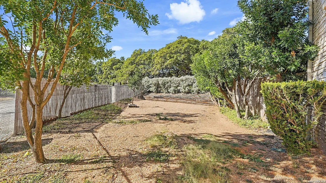 Photo of 132 W Outer Dr