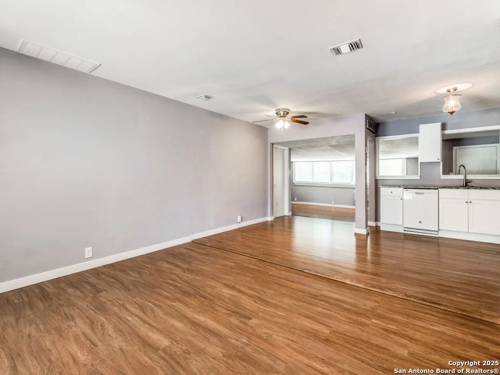 Photo of 615 Edgebrook