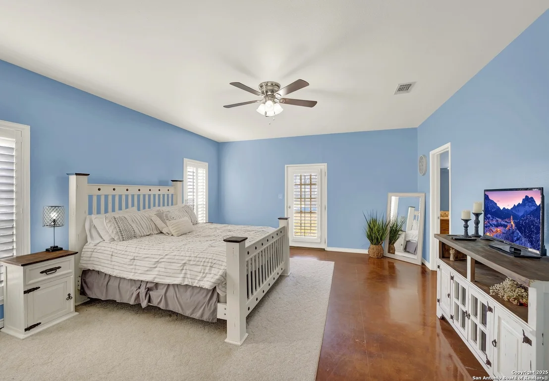 Photo of 330 TWIN OAK
