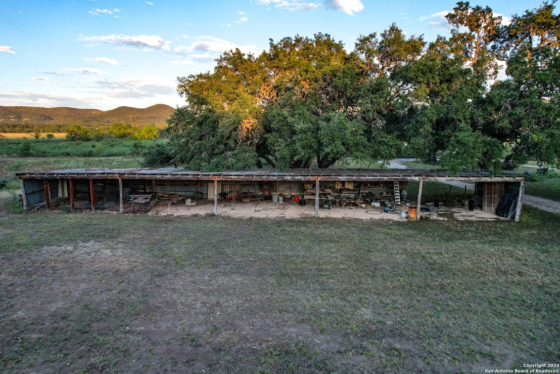 Photo of 609 B & R RD