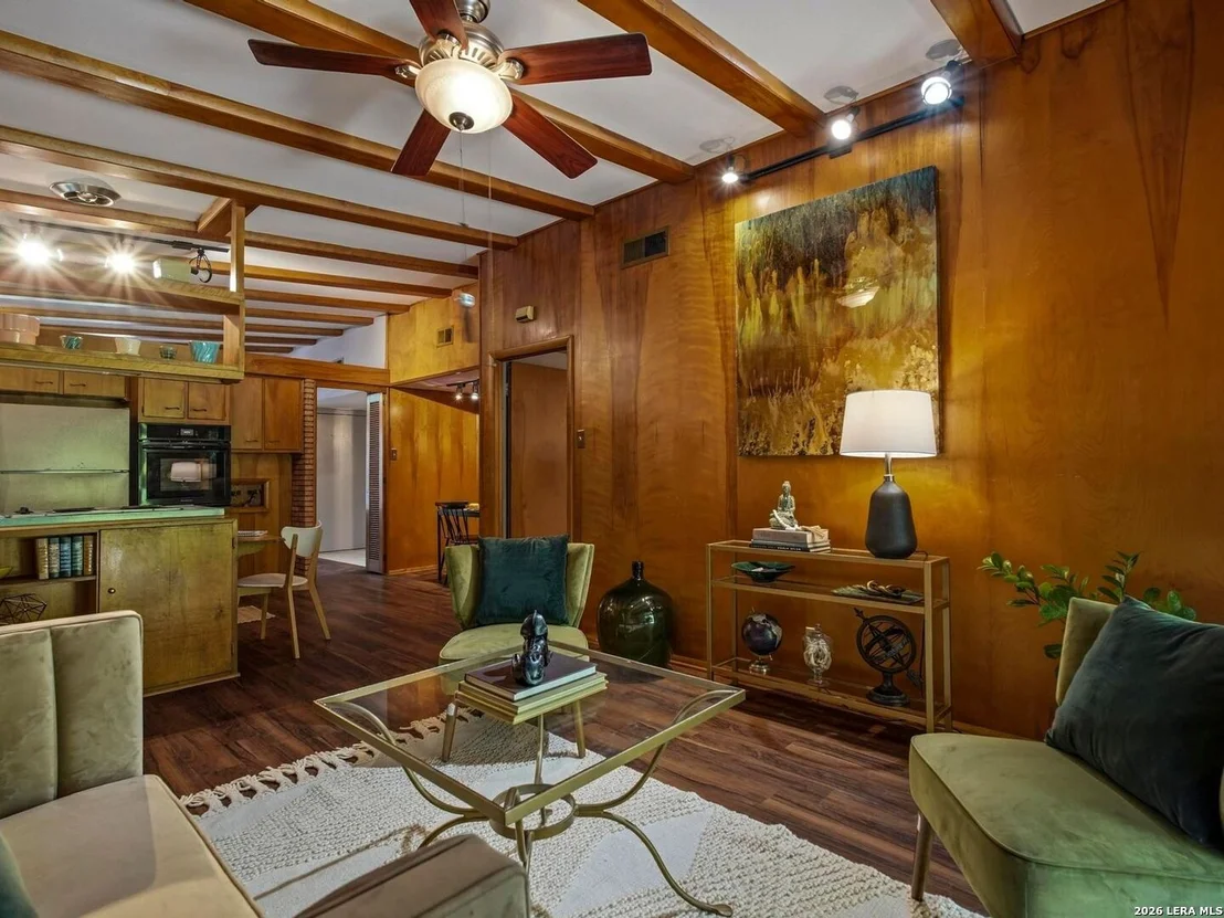 Photo of 1834 Edgehill Drive
