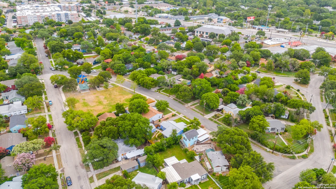 Photo of 106 Field Crest Dr