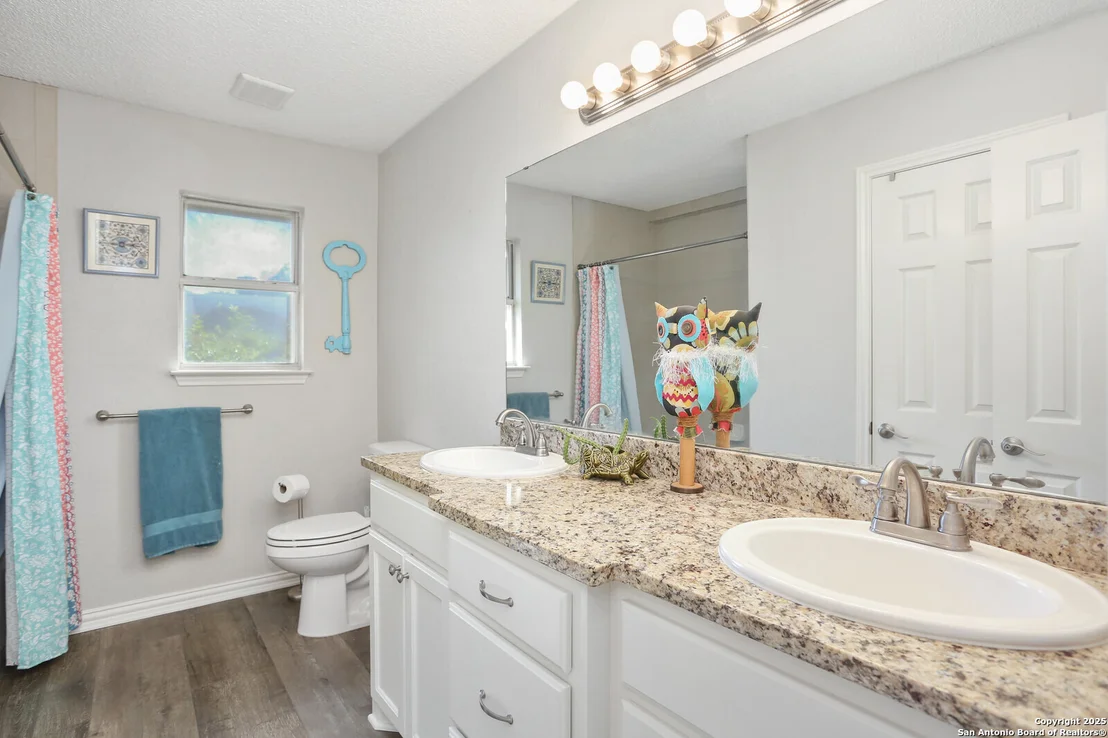 Photo of 640 Riverside