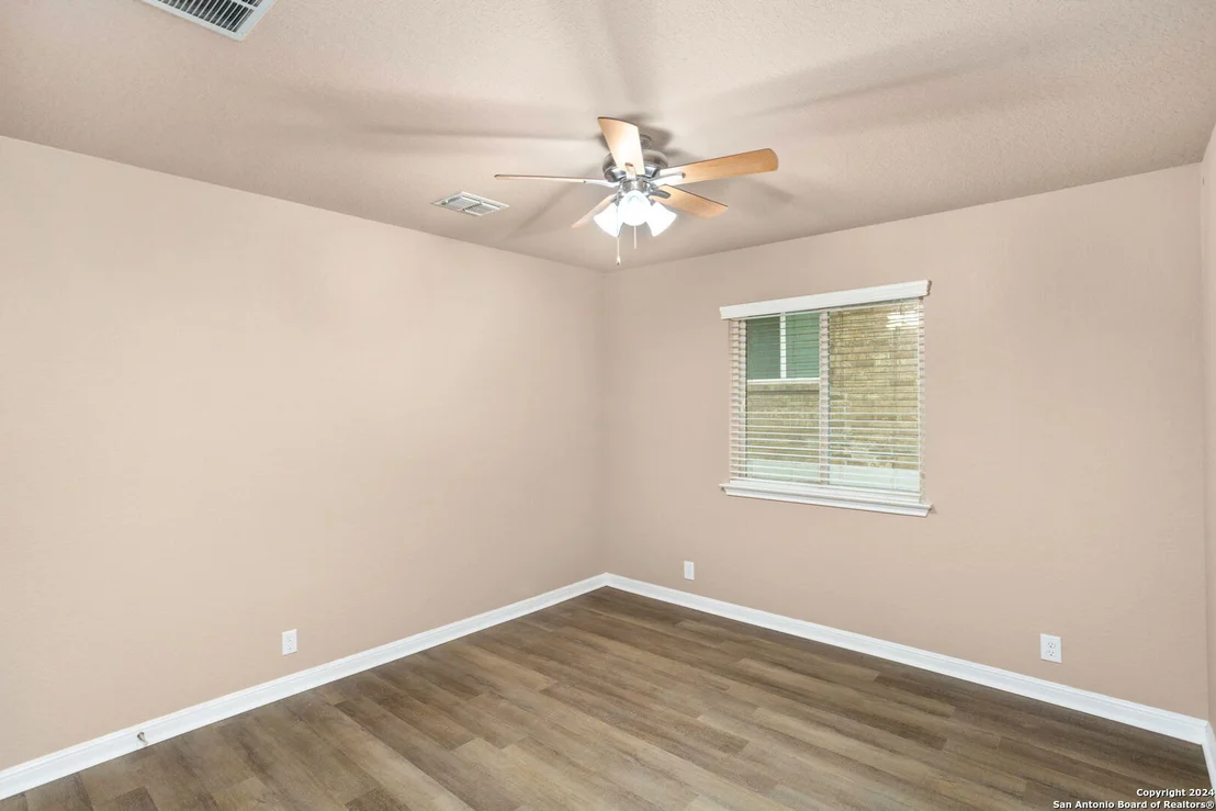 Photo of 809 LASERRA