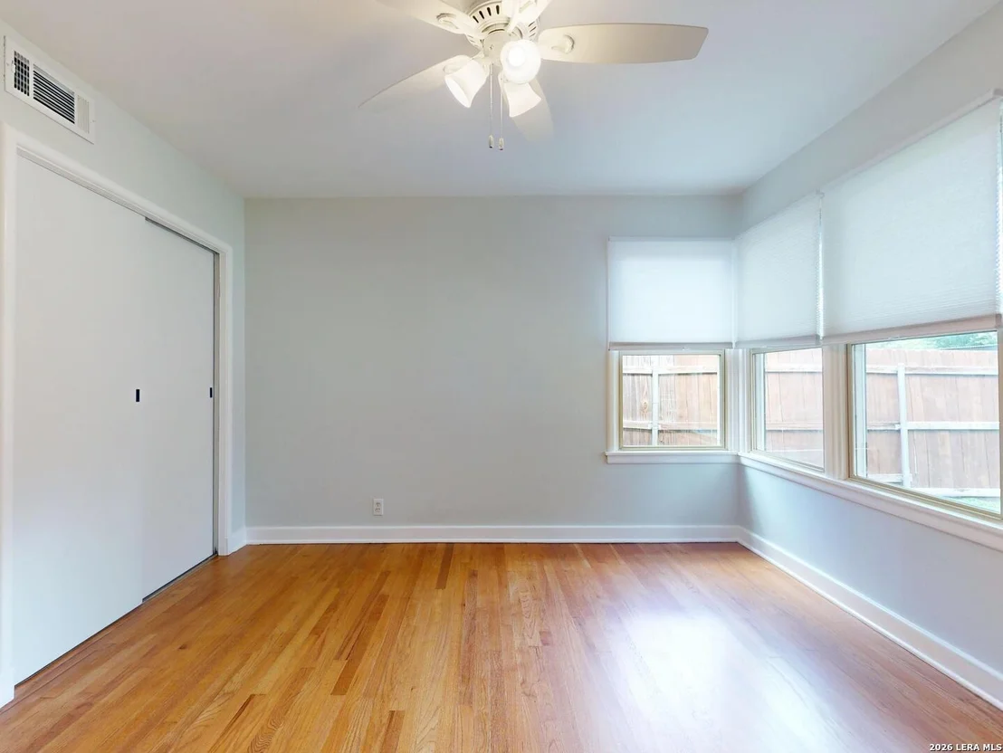 Photo of 126 BREES BLVD
