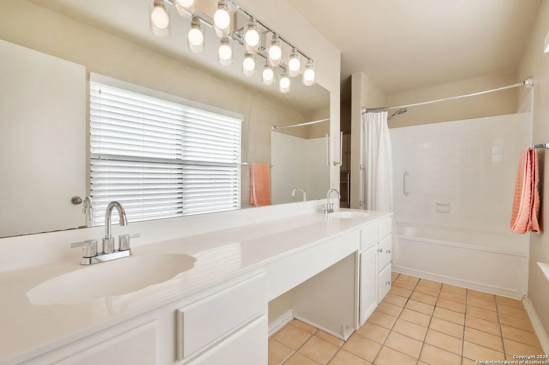 Photo of 7423 LEGEND POINT DR