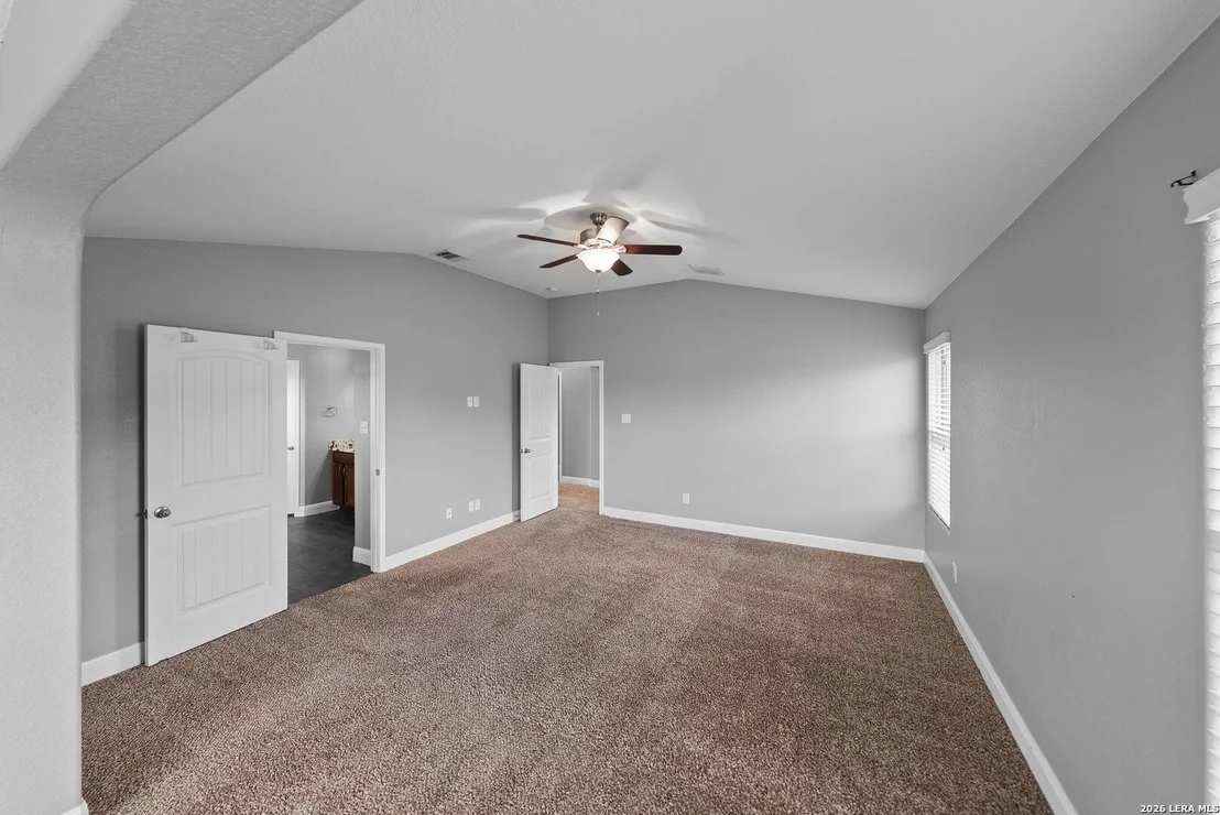 Photo of 2522 Middleground