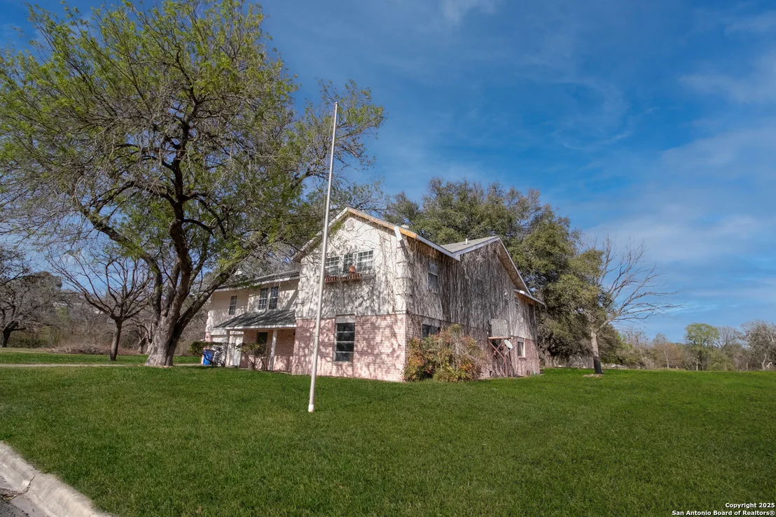 Photo of 7 Glen Cove Dr