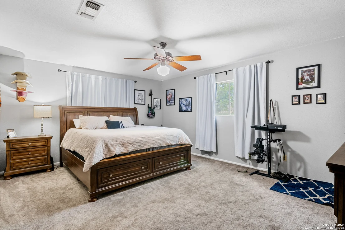 Photo of 5 DONNA DR