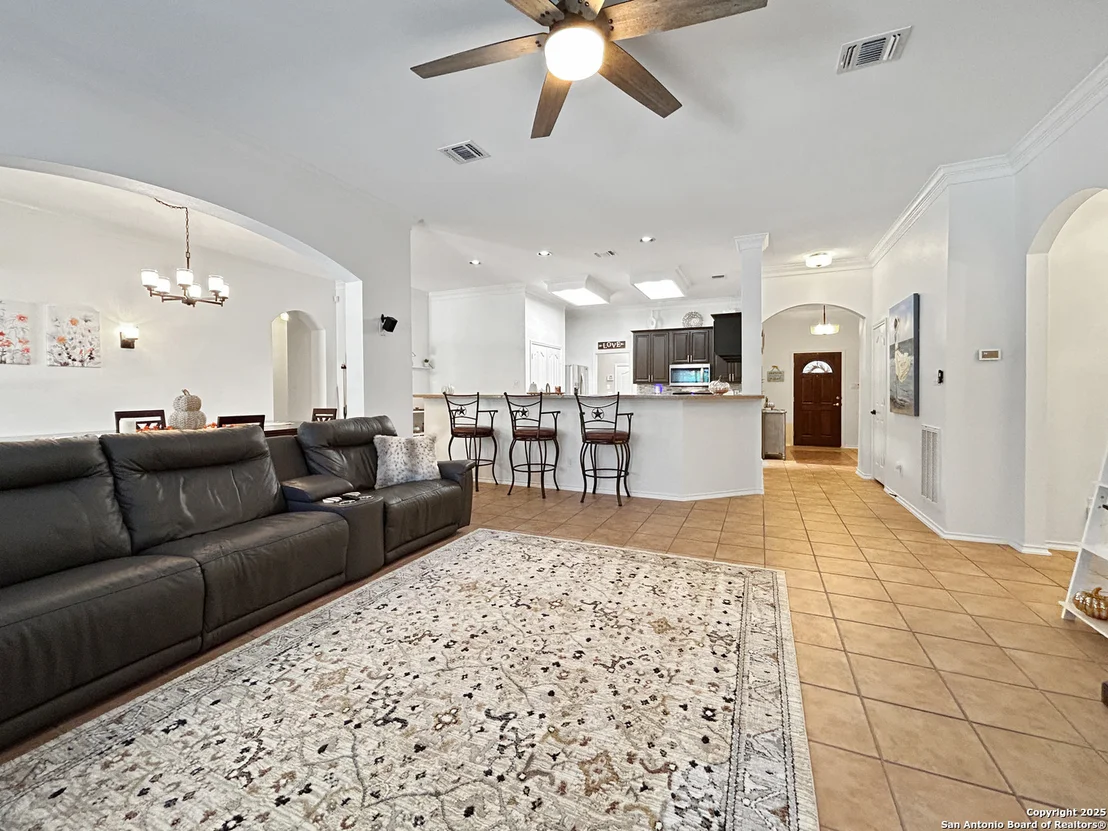 Photo of 1637 Circle Oak