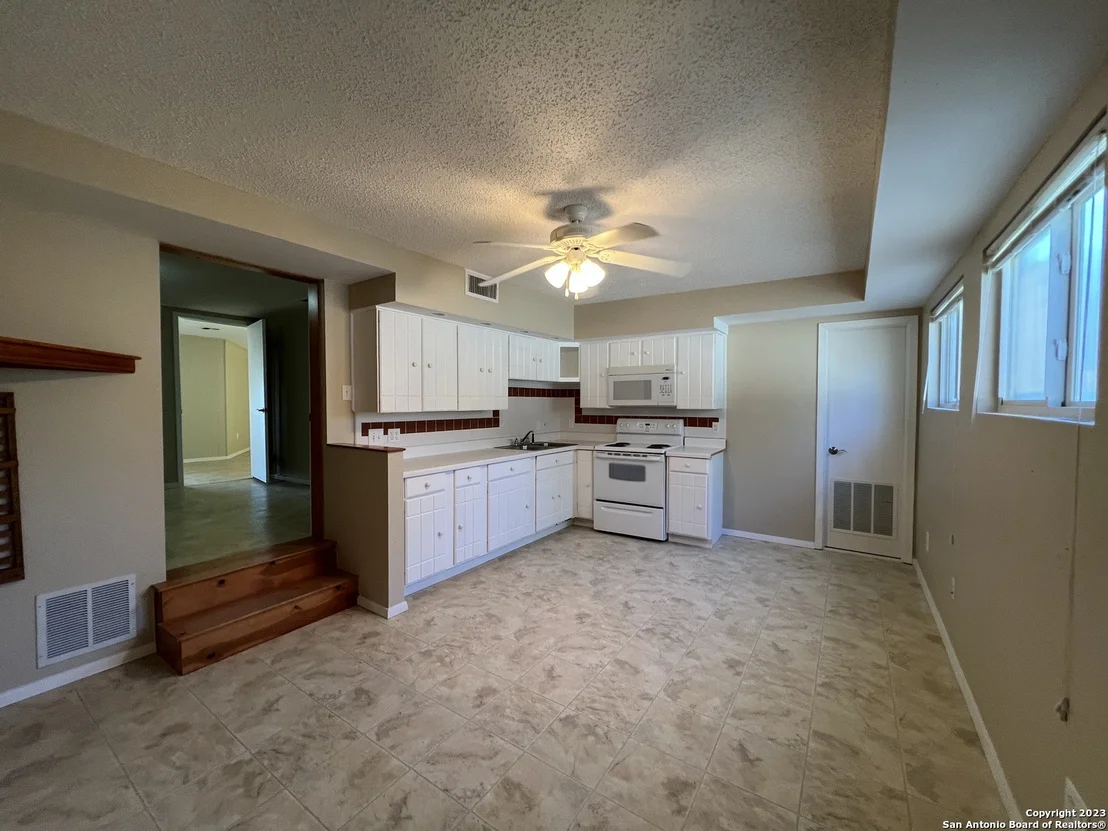 Photo of 119 CEDAR TREE LN
