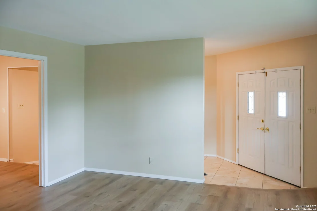 Photo of 405 Kimberly Dr