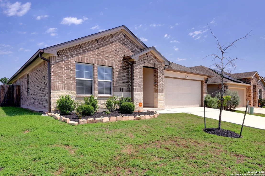 Photo of 833 Armadillo Dr