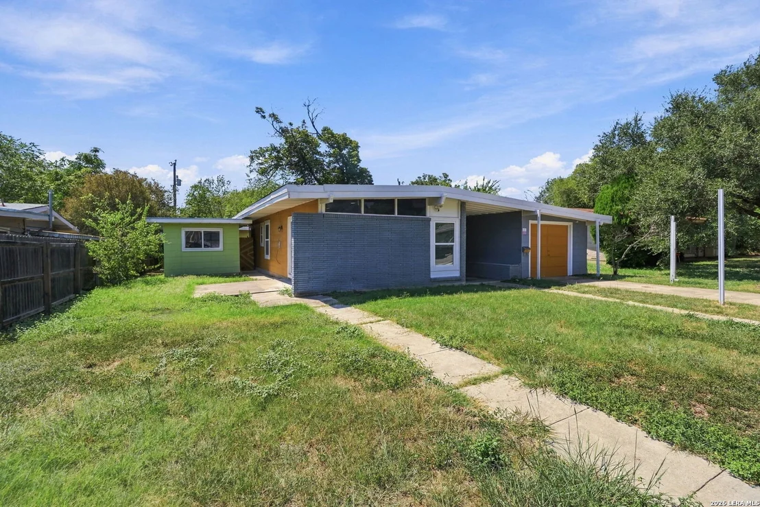 Photo of 458 Sharon Dr