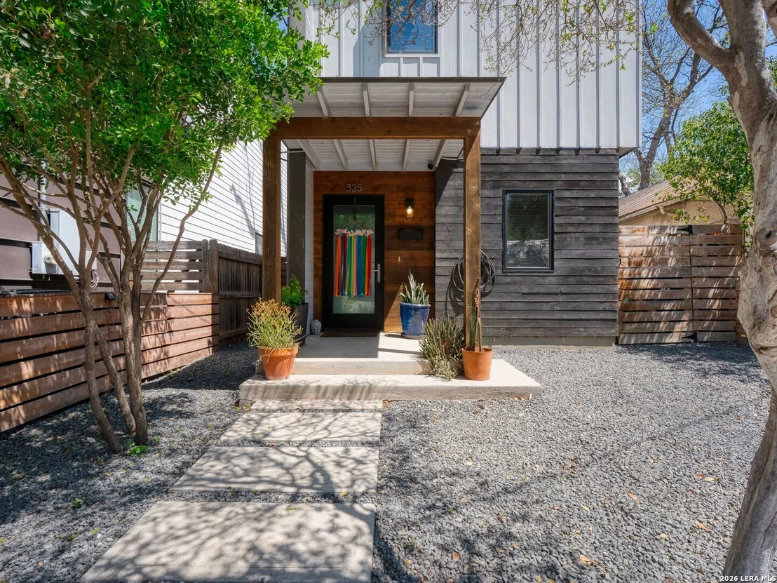 Photo of 325 LAVACA ST