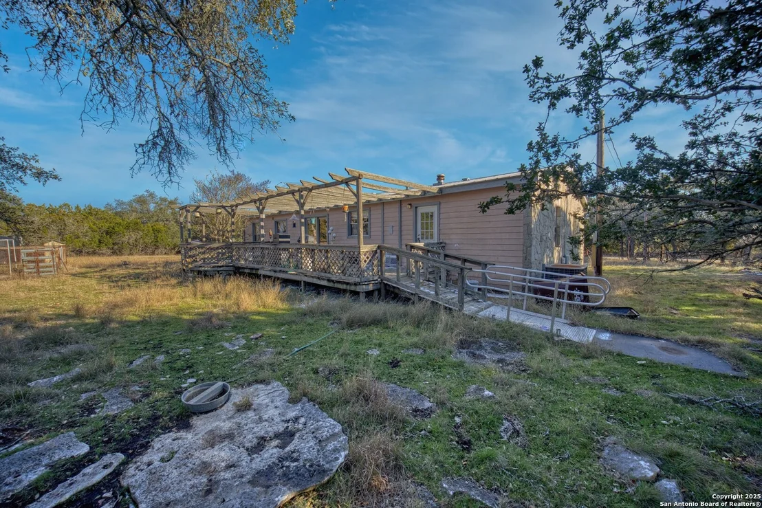 Photo of 108 LIVE OAK PASS
