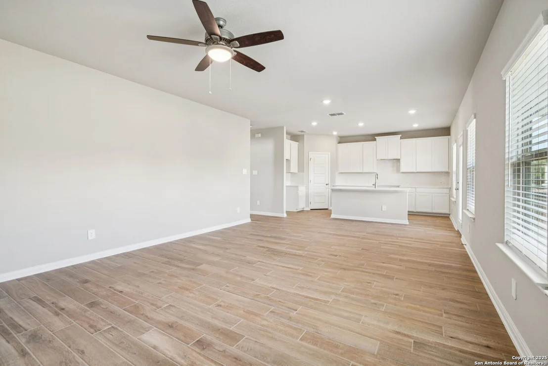 Photo of 10295 King Robert