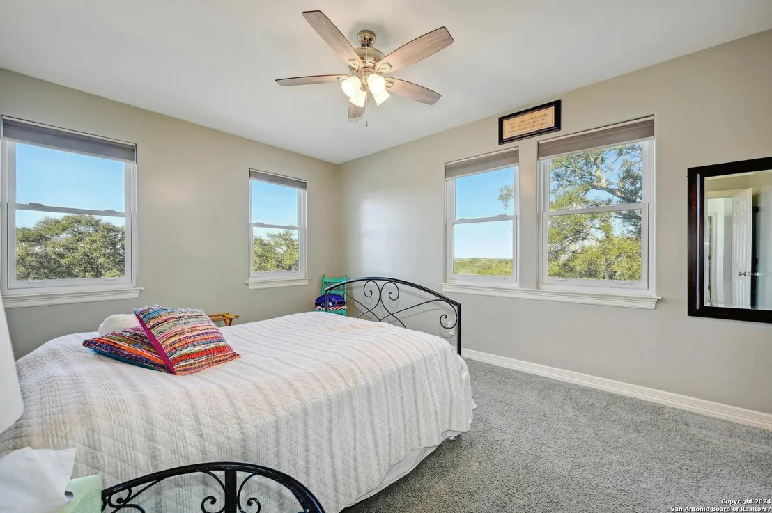 Photo of 1061 Cascade Trail