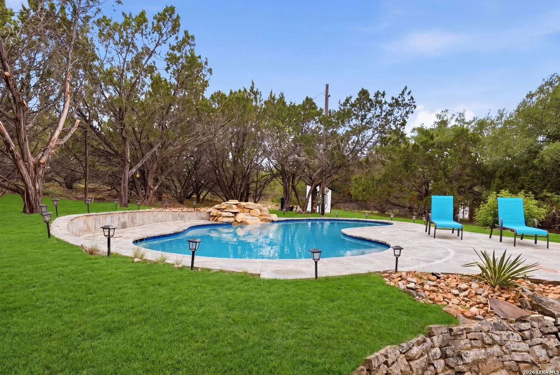 Photo of 150 LAKE VIEW DR