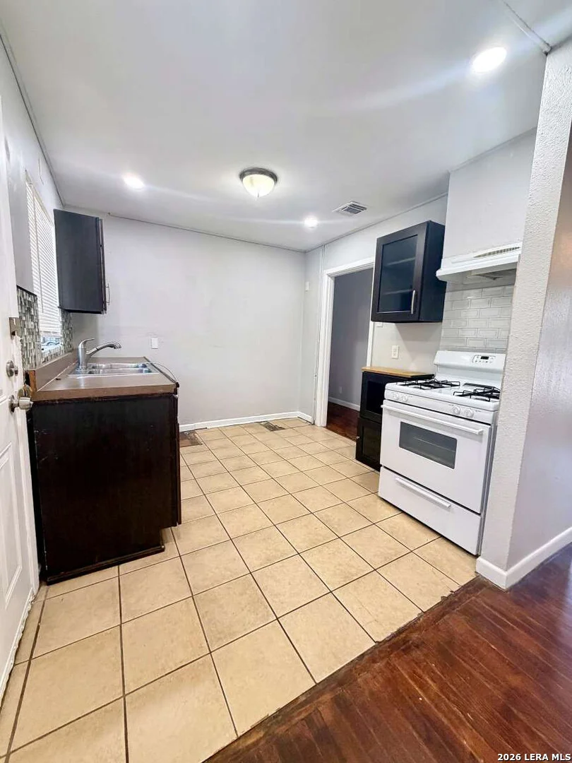 Photo of 127 CYRIL DR