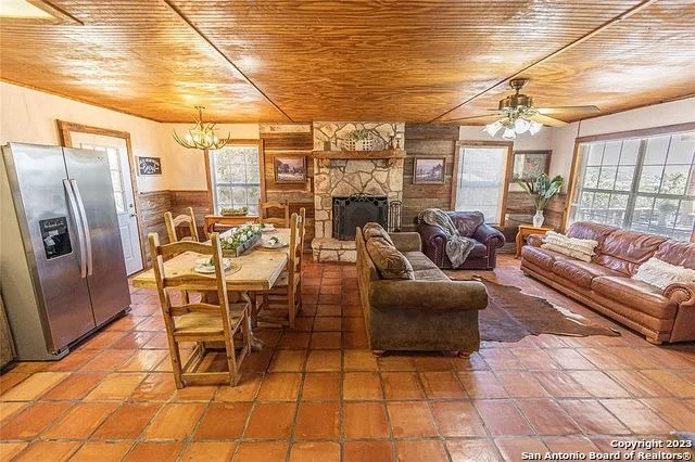 Photo of 606 Canyon Oaks Dr