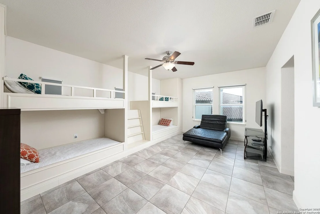 Photo of 6331 granada